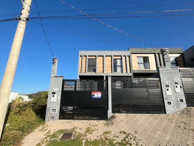 Linda casa com 2 quartos área externa e duas vagas no Francisco Bernardino