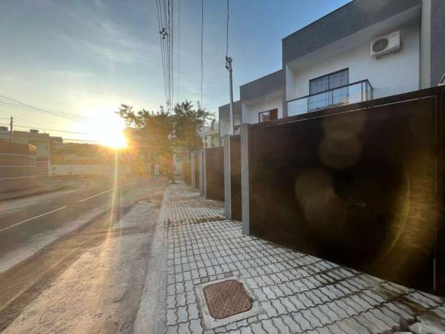 Linda Casa Duplex com Duas Suítes e Quintal no Recanto da Mata