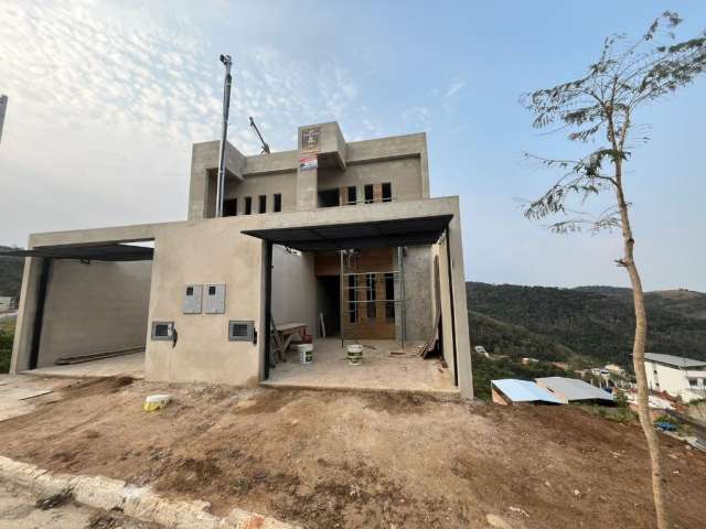 Linda Casa com 140m² com 3 Quartos Quintal e Garagem no Terras Altas