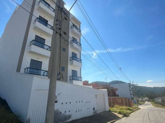 Linda Cobertura com 2 Dormitórios e Elevador no Francisco Bernardino