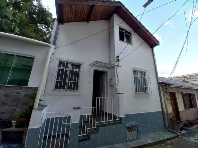 Casa com 3 dormitórios à venda, 55 m² por R$ 370.000,00 - Várzea - Teresópolis/RJ