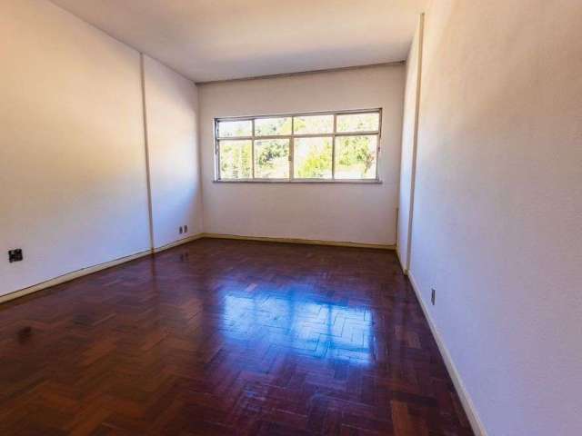 Apartamento com 3 dormitórios para alugar, 70 m² por R$ 1.575,89/mês - São Pedro - Teresópolis/RJ