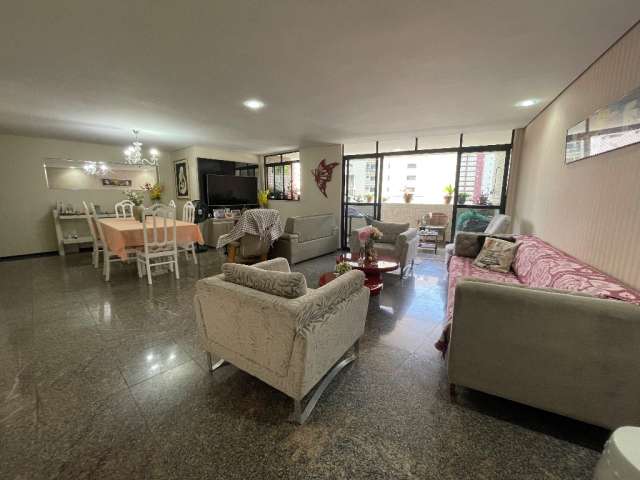 Apartamento no Meireles com 180m ², 3 suítes, 2 vagas e uma excelente área de lazer