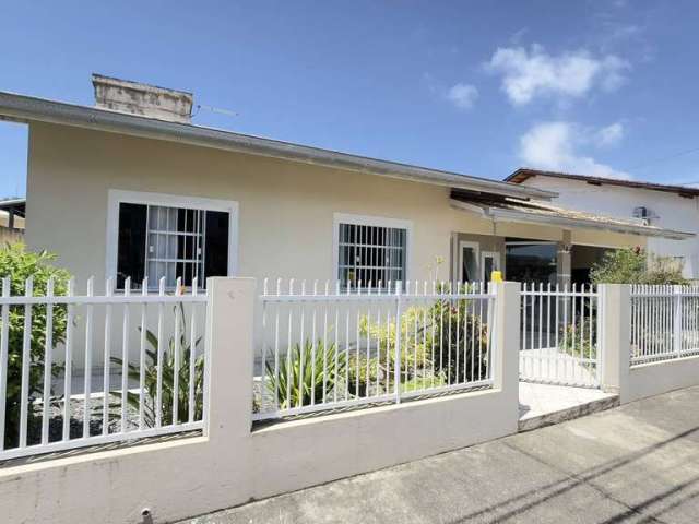 Casa a venda no centro de barra velha