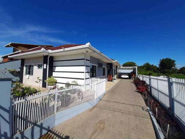 Excelente casa com piscina no bairro itajuba a 400 metros da em barra velha