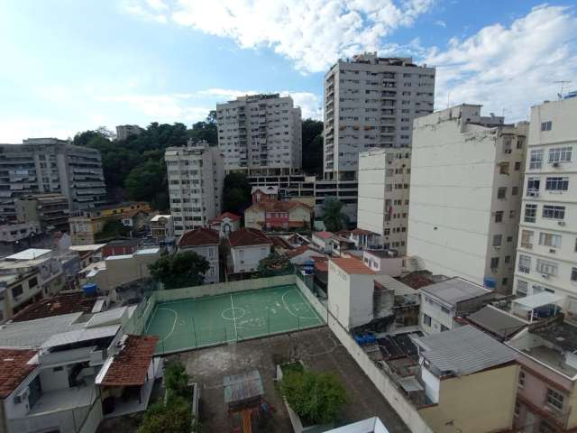 Excelente apto na Rua das Laranjeiras