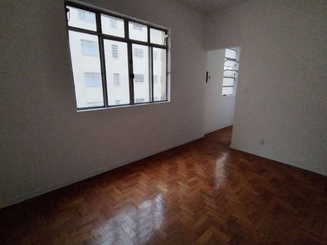 Apartmento 1 dormitório na avenida da praia em Santos por R$320.000,00