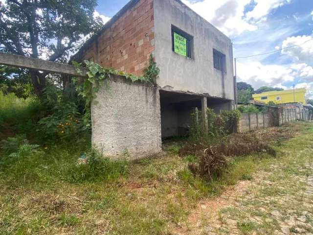 Casa em fase de acabamento, ótima localização e estrura