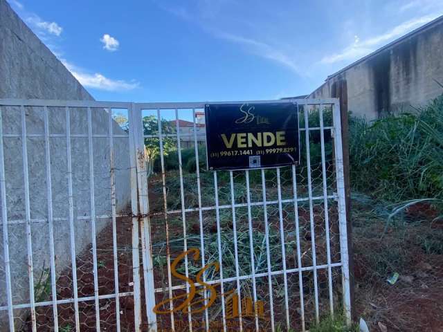 Lote Plano à Venda - Centro de Mateus Leme/MG!