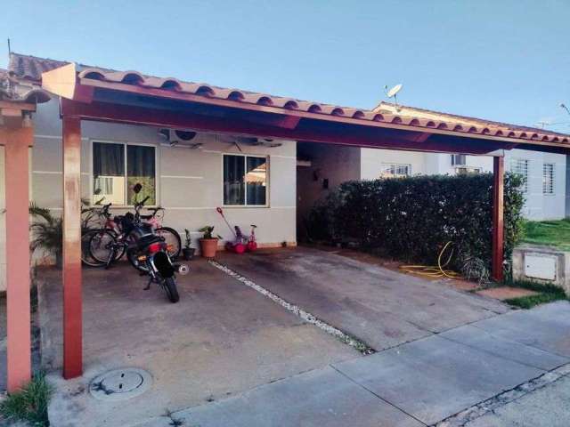 Casa de Condomínio à Venda com 2 quartos, 1 banheiro, 2 vagas por R$ 210.000