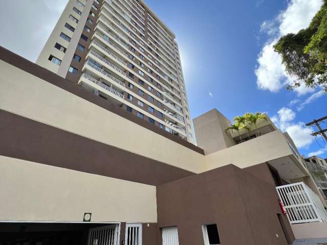 Apartamento 2/4 com suíte, porteira fechada.