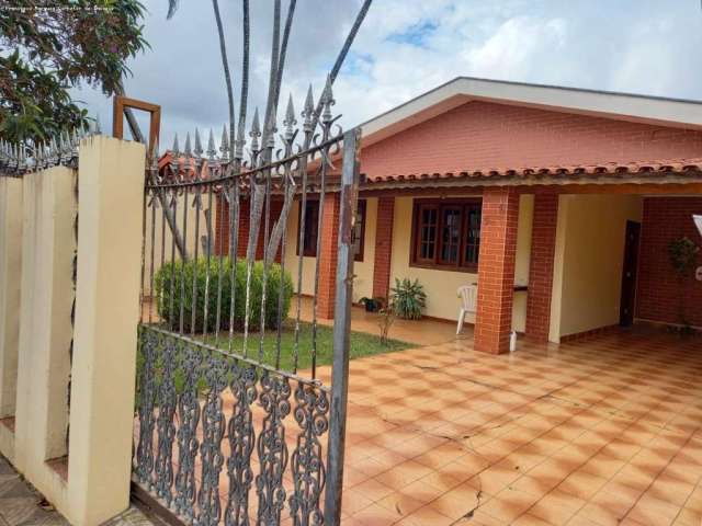 Casa para Venda em Sorocaba, Jardim Maria do Carmo, 3 dormitórios, 1 suíte, 2 banheiros, 2 vagas