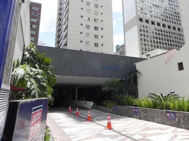 Apartamento com 2 quartos  para alugar, 40.00 m2 por R$2250.00  - Centro - Curitiba/PR