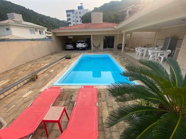 Casa térrea - Averbada com piscina - São 203 m²