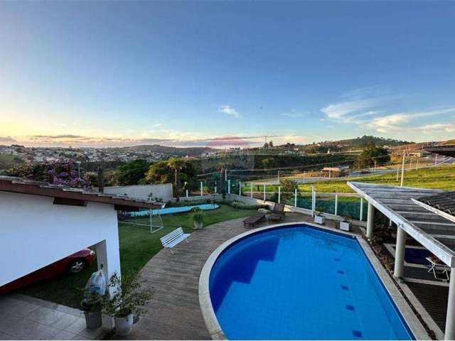 Casa alto padrão a venda no condomínio granja das hortências!