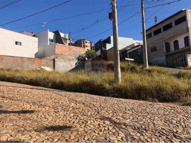 Terreno Residencial 225m² á venda no Bairro Funcionários!