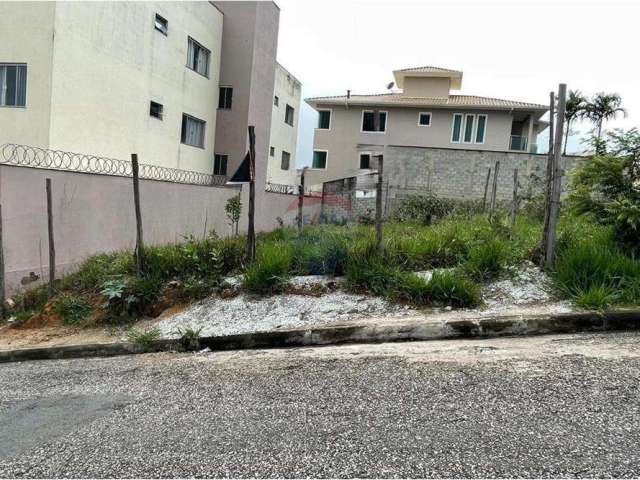 Lote com 250m² no bairro Belvedere