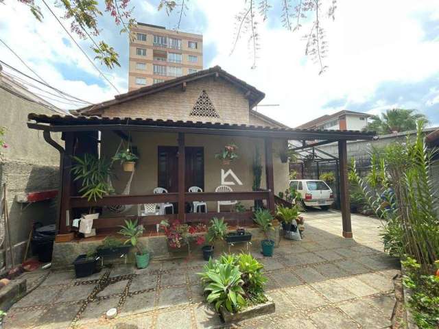 Casa linear com 5 dormitórios à venda, 154 m² por R$ 1.190.000 - Alto - Teresópolis/RJ