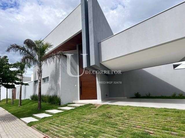 Laranjeiras - Excelente Casa Alto Padrão 3/4 com Super Closet - 1889Udi