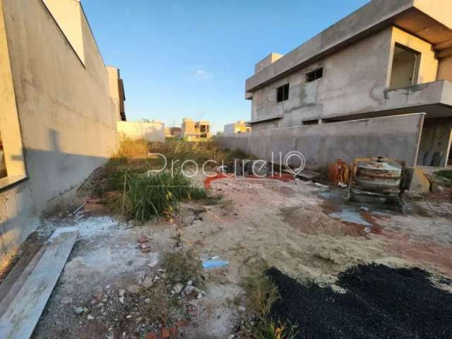 Terreno no Condomínio Vivendas da Mata, com 259m², plano, de ilha. Ótima localização no Condomínio.