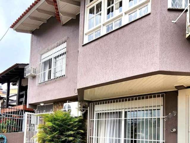 Casa com 4 quartos à venda na Travessa Kuluene, Partenon, Porto Alegre, 230 m2 por R$ 1.050.000