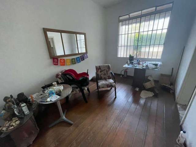 Casa com 3 quartos à venda na Rua Dom João VI, 233, Medianeira, Porto Alegre, 145 m2 por R$ 300.000