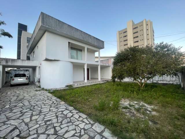 Linda Casa de 256m2, na melhor localização de Intermares