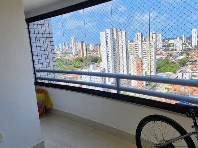 Apartamento amplo e bem localizado em Lagoa Nova