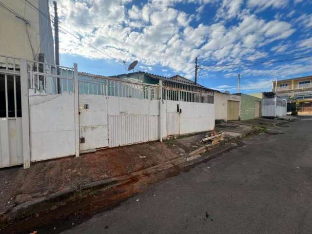 Casa para Venda em Brasília, Riacho Fundo II, 2 dormitórios, 1 banheiro, 2 vagas