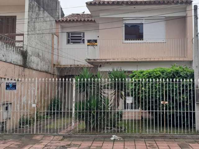 Sobrado a poucos metros do Colégio Adventista e uma quadra Av. Bento.