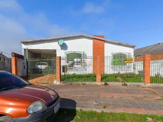 Casa nas Três Vendas de esquina em amplo terreno, próximo HAVAN e STOK