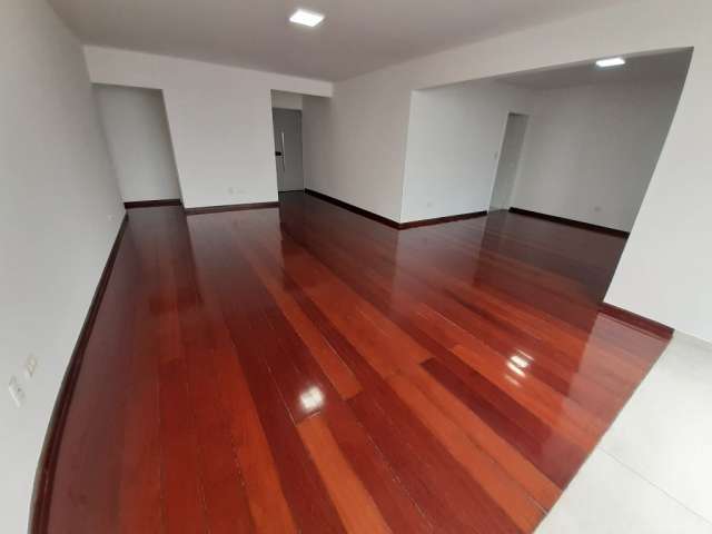 Lindo apartamento em terreno próprio 3 quartos 154m² reformado em Boa Viagem a venda