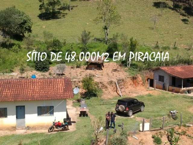 Sítio de 48.000m2 em Piracaia - com cachoeira dentro - 2 casas simples e pasto