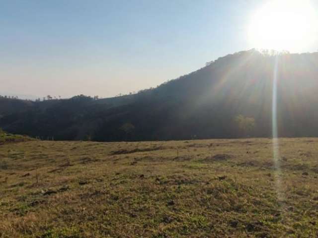 Terreno de 14.000m² em Piracaia - visão encantadora - pertinho do centro da cidade