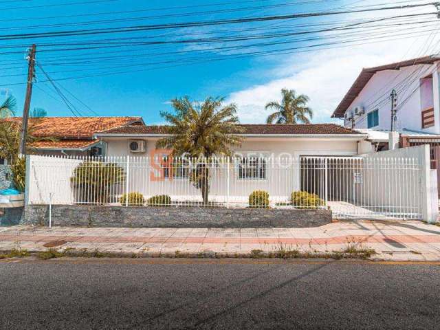 Casa com 3 quartos à venda na Rua Domingos Pedro Hermes, 1481, Jardim Cidade de Florianópolis, São José, 186 m2 por R$ 890.000