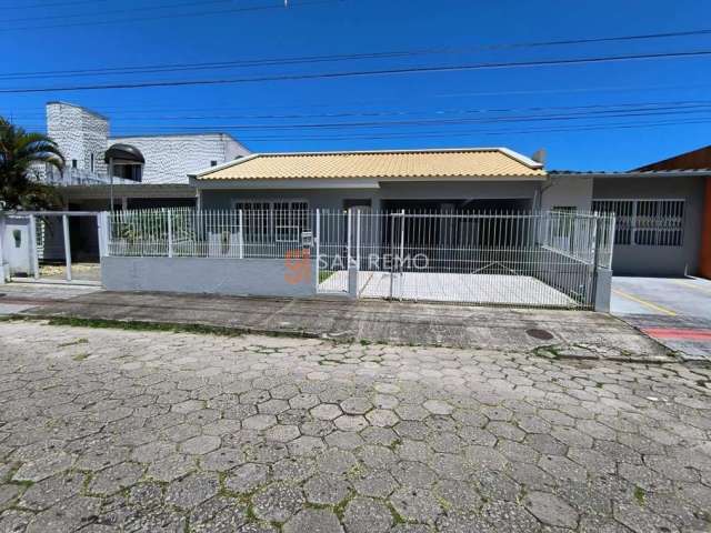 Casa com 3 quartos para alugar na Rua Acadêmico Reinaldo Consoni, 575, Córrego Grande, Florianópolis, 150 m2 por R$ 7.900