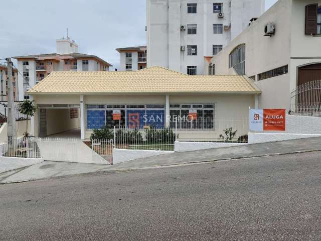 Casa com 5 quartos para alugar na Rua Libia Cruz, 373, Estreito, Florianópolis, 200 m2 por R$ 5.900