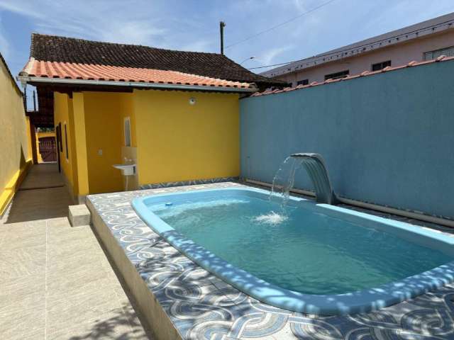 Casa com piscina na praia de mongaguá