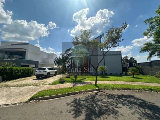 Casa 3 Dormitórios, 1 Suíte, 4 Banheiros - Venda R$3.200.000