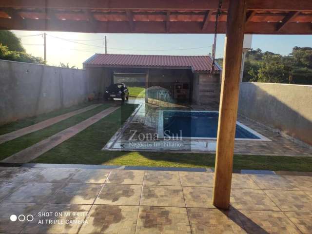 Casa em Caguaçu, Sorocaba: 2 Dorms, 1 Suíte por R$360k