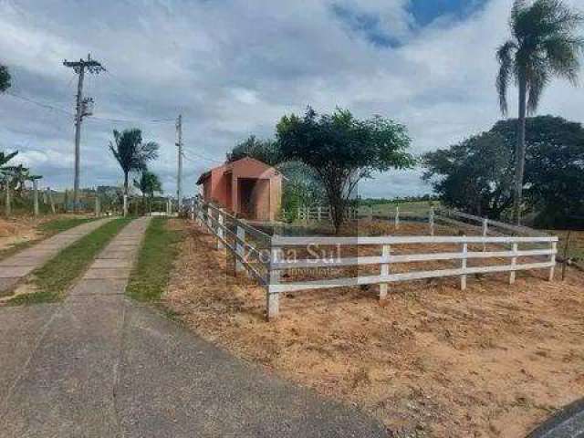 Chácara à Venda em Sarapuí: 4 Suítes e 280m² por R$750 mil