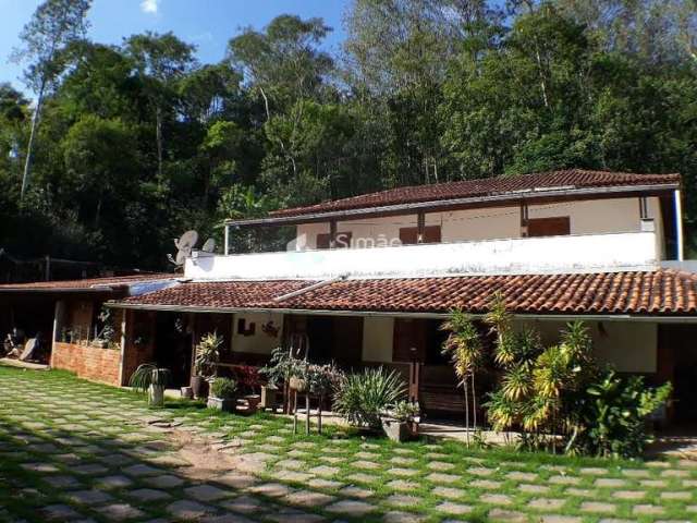 Excelente casa à venda, Centro, Pequeri, MG. Ver e se apaixonar...