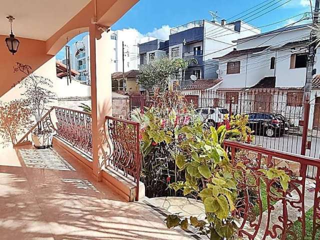 Casa à venda,  em rua plana do Jardim Laranjeiras, Juiz de Fora, MG