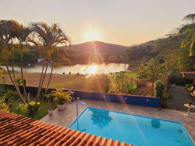 Exclusividade de  casa tipo chácara à venda, com vista para a lagoa em Simão Pereira, MG