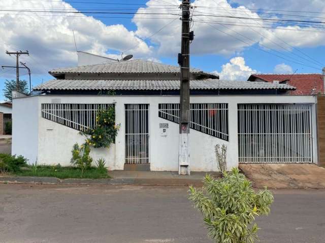 Oportunidade! Casa de esquina em Pires do Rio! Casa com 3 quartos