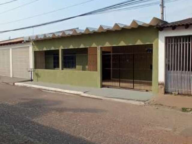 Casa com 3 quartos à venda na Rua H, Coophamil, Cuiabá por R$ 380.000