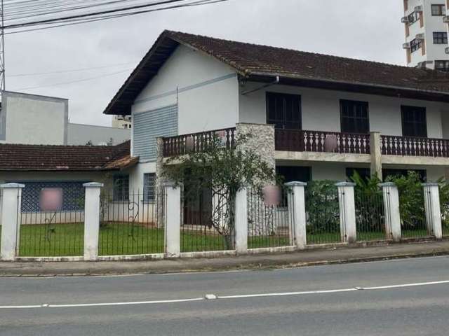 Casa com 14 dormitórios para alugar no bairro Centro em Timbó/SC