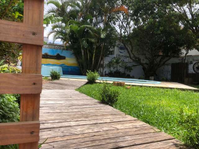 Casa de 2 dormitórios com piscina e ar-condicionado