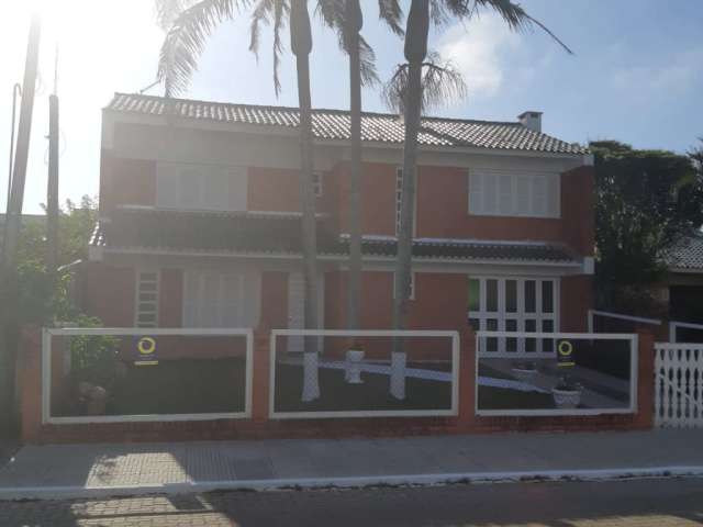 Casa com 6 dormitórios para 12 pessoas