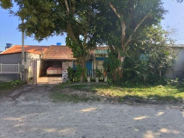 Casa com espaço de terreno na praia